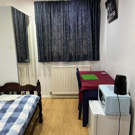 Comfortable Single Bedroom With Free On Site Parking كنغستون أبون تامْسْ المظهر الخارجي الصورة
