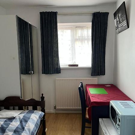 Comfortable Single Bedroom With Free On Site Parking كنغستون أبون تامْسْ المظهر الخارجي الصورة