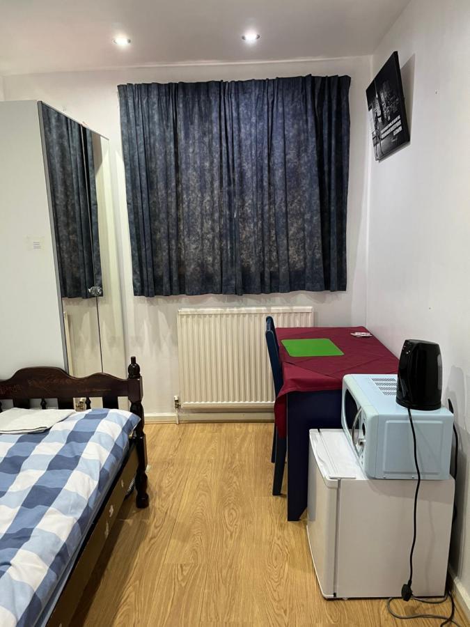 Comfortable Single Bedroom With Free On Site Parking كنغستون أبون تامْسْ المظهر الخارجي الصورة