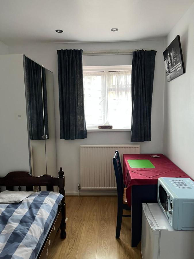 Comfortable Single Bedroom With Free On Site Parking كنغستون أبون تامْسْ المظهر الخارجي الصورة