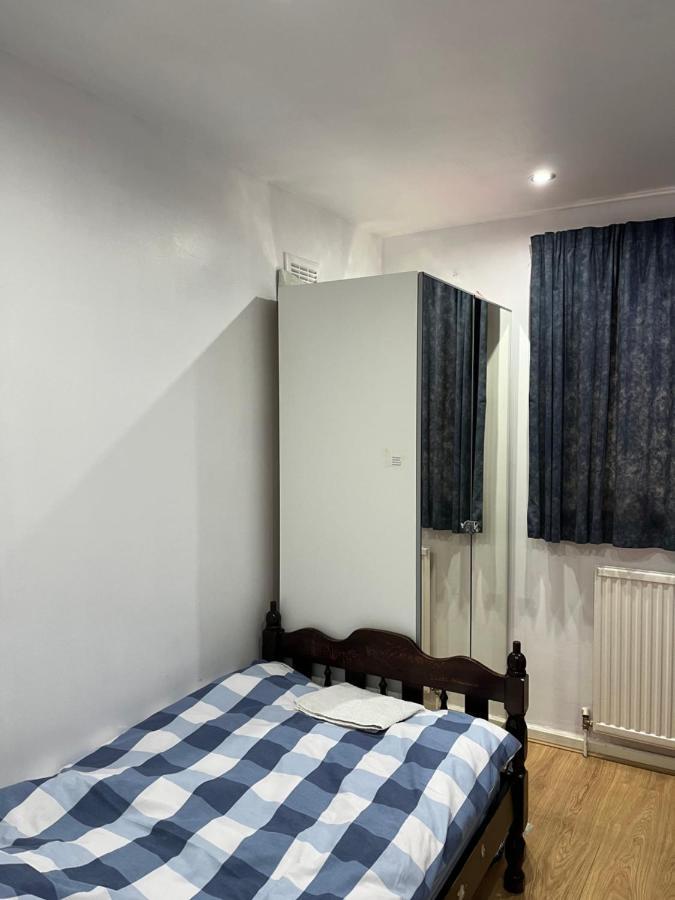 Comfortable Single Bedroom With Free On Site Parking كنغستون أبون تامْسْ المظهر الخارجي الصورة